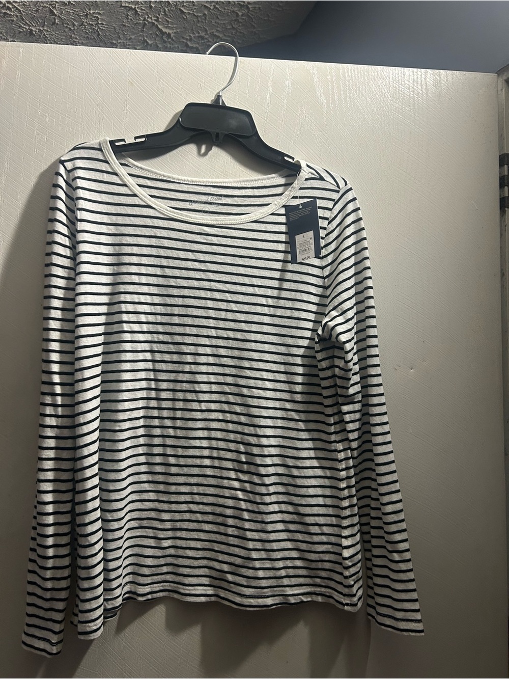 Universal Thread women Long-Sleeve Striped Crewneck Shirt - White & Black